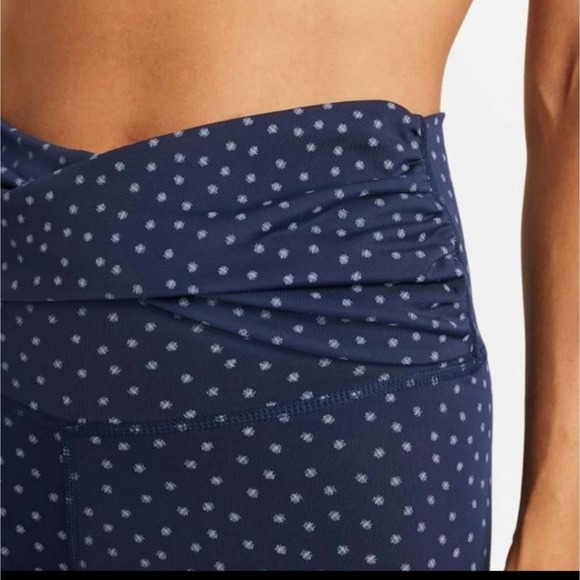 Nike Women's Small Blue Yoga Dots Twist Waist 7/8 Capri Leggings - Picture 4 of 10
